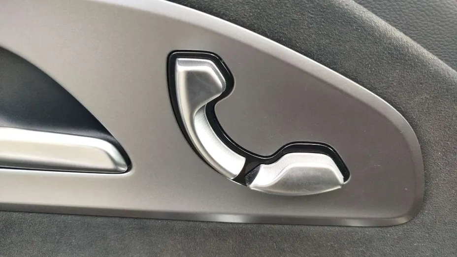MERCEDES-BENZ CLA -