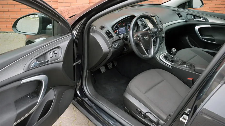 OPEL Insignia -