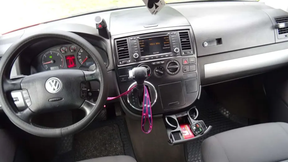 VOLKSWAGEN Multivan -