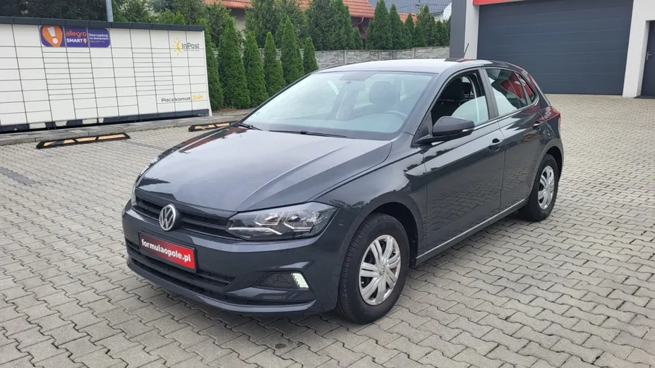 VOLKSWAGEN Polo -