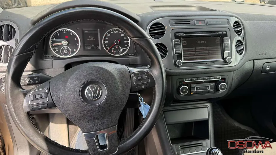 VOLKSWAGEN Tiguan -