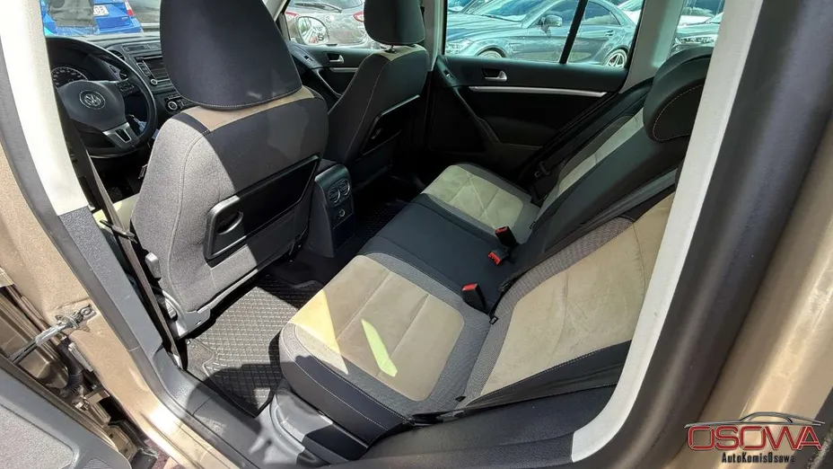 VOLKSWAGEN Tiguan -