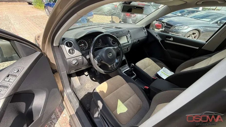 VOLKSWAGEN Tiguan -