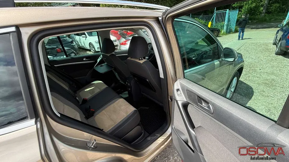 VOLKSWAGEN Tiguan -
