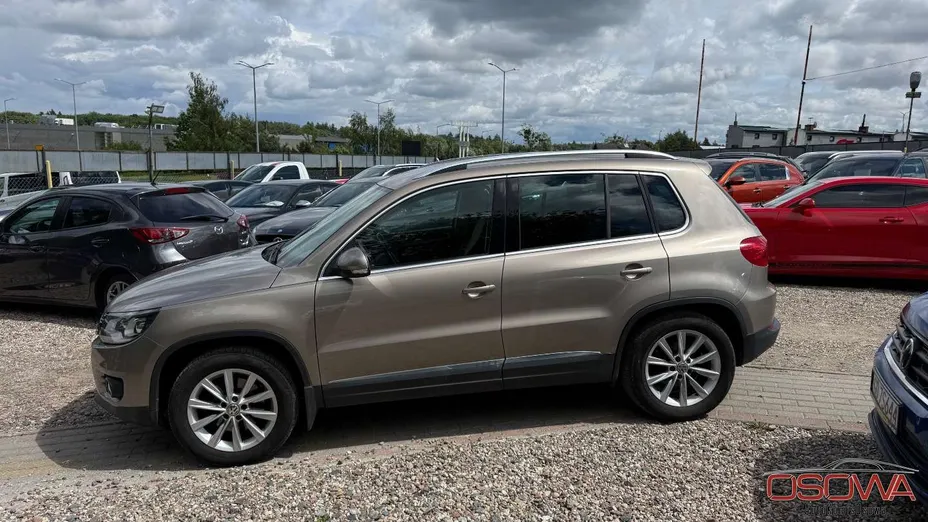 VOLKSWAGEN Tiguan -