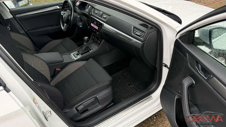 SKODA Superb -