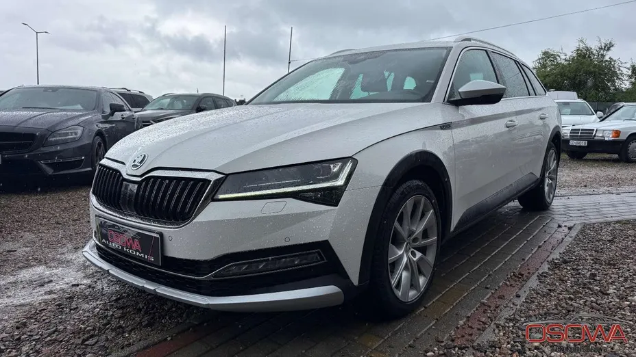 SKODA Superb -