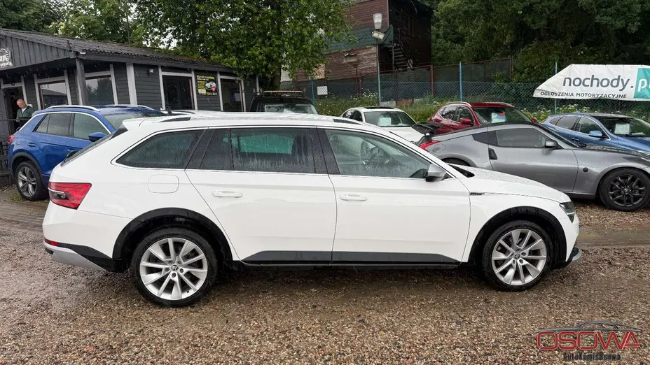 SKODA Superb -