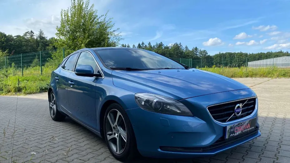 VOLVO V40 -