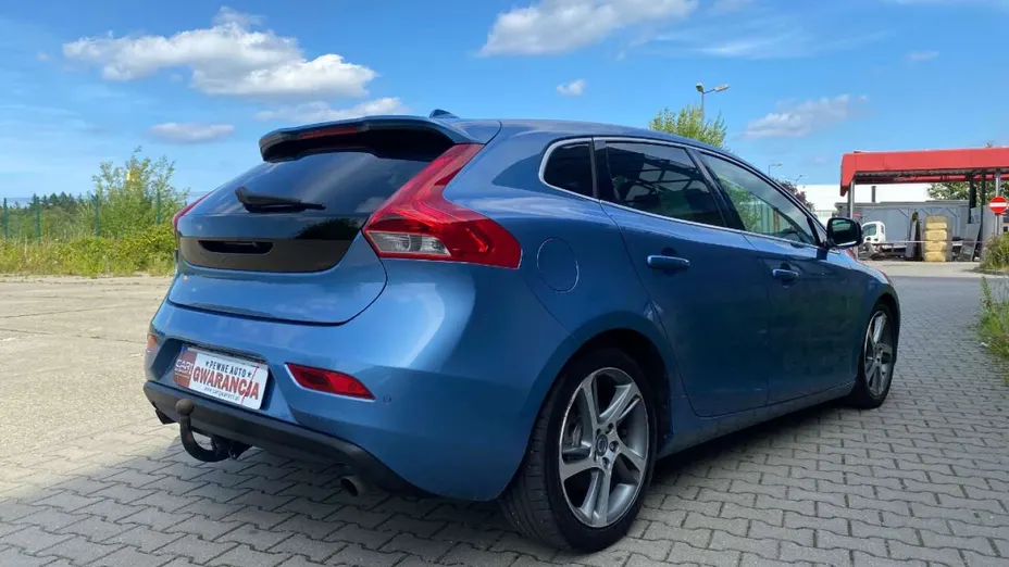 VOLVO V40 -