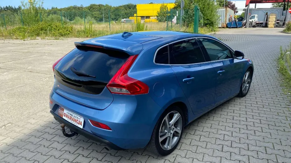 VOLVO V40 -