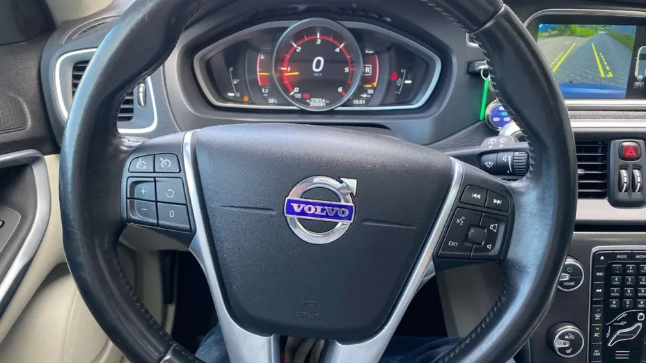 VOLVO V40 -