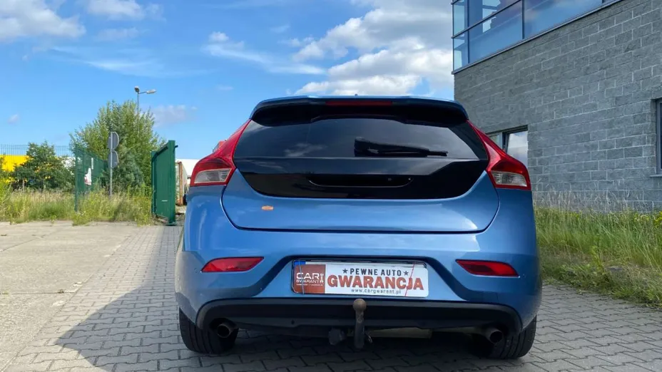 VOLVO V40 -