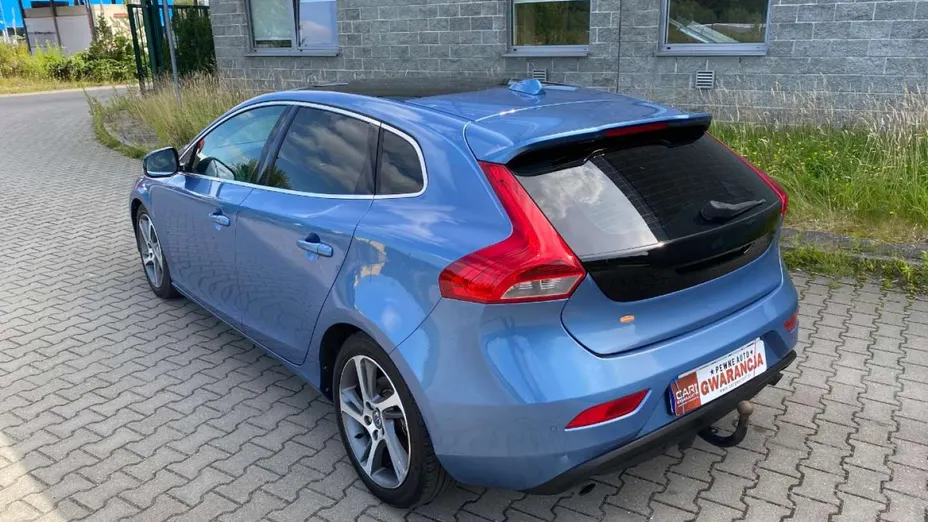 VOLVO V40 -