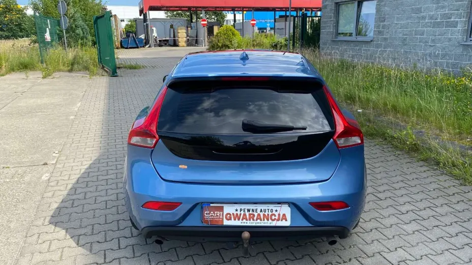 VOLVO V40 -