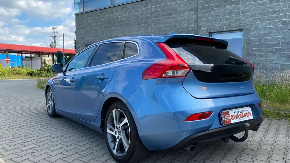 VOLVO V40 -