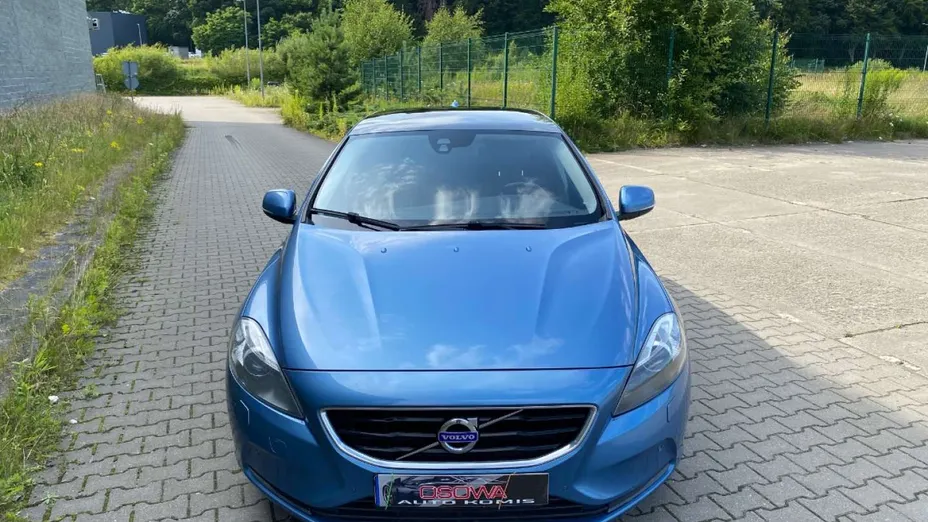 VOLVO V40 -