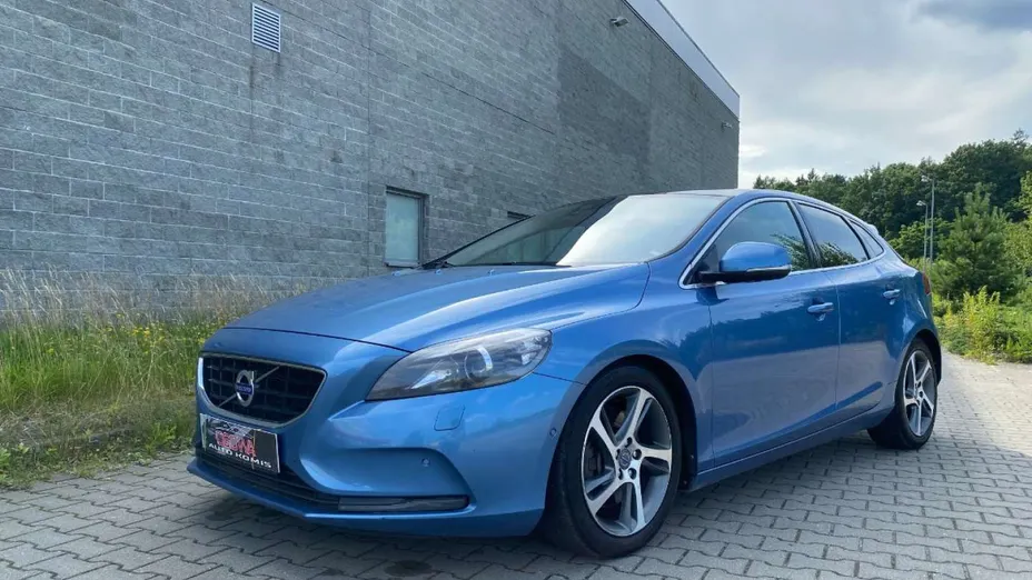 VOLVO V40 -