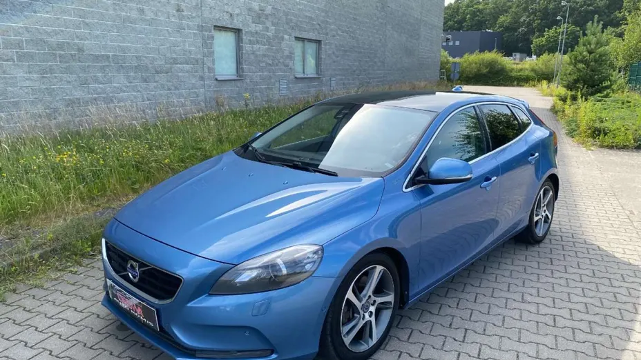 VOLVO V40 -
