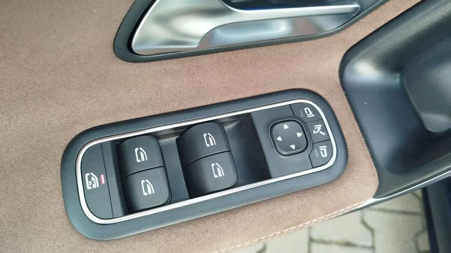 MERCEDES-BENZ CLA -