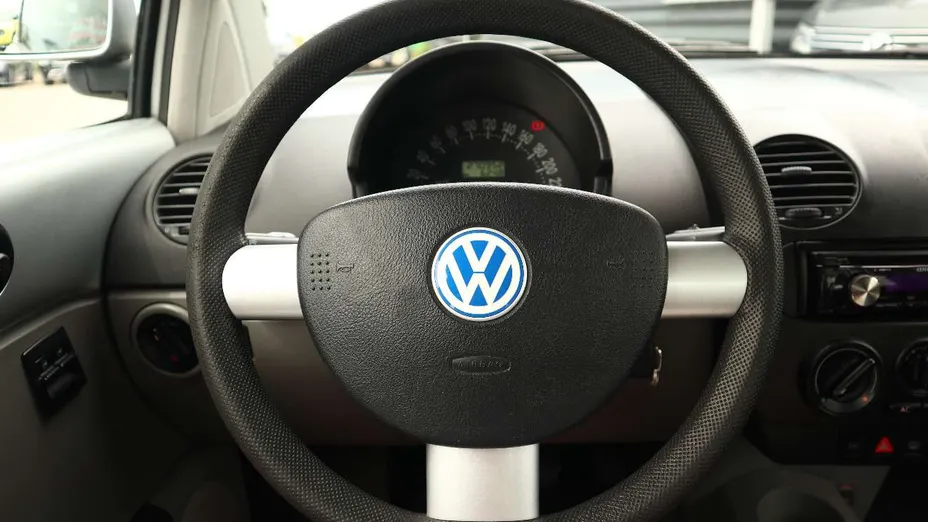 VOLKSWAGEN New Beetle -