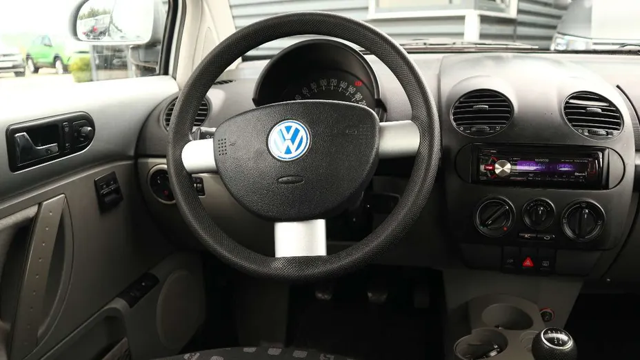 VOLKSWAGEN New Beetle -
