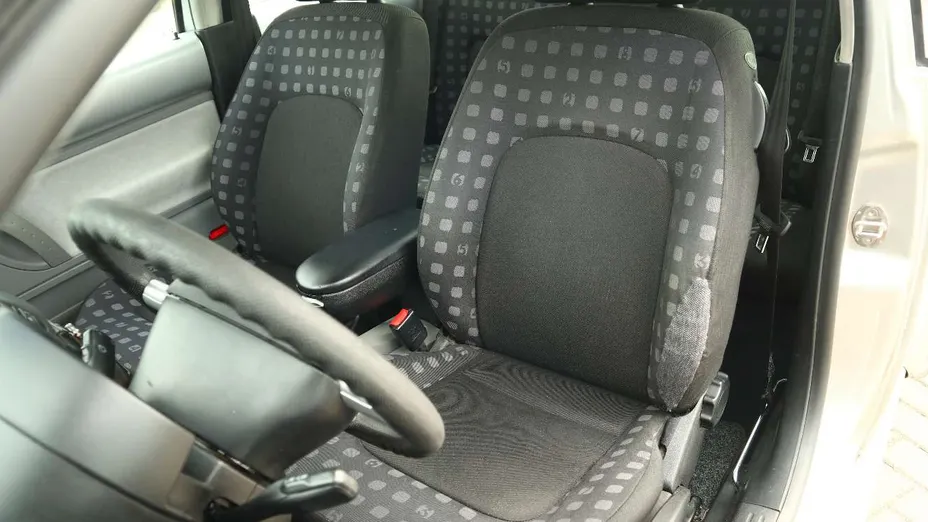 VOLKSWAGEN New Beetle -