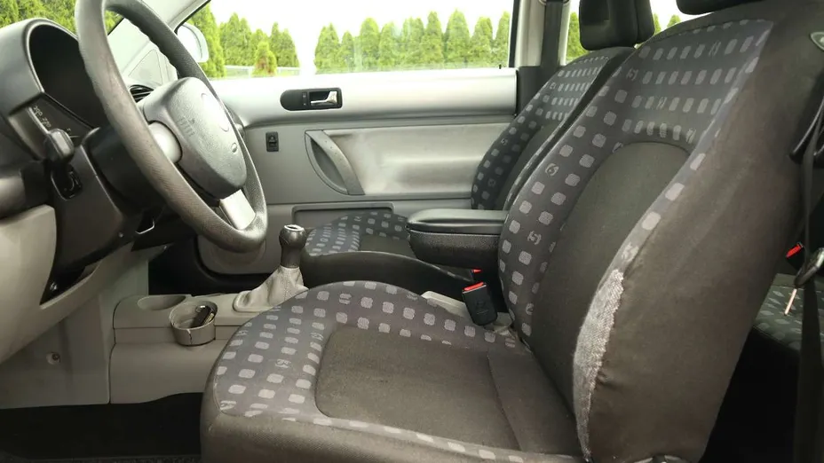 VOLKSWAGEN New Beetle -