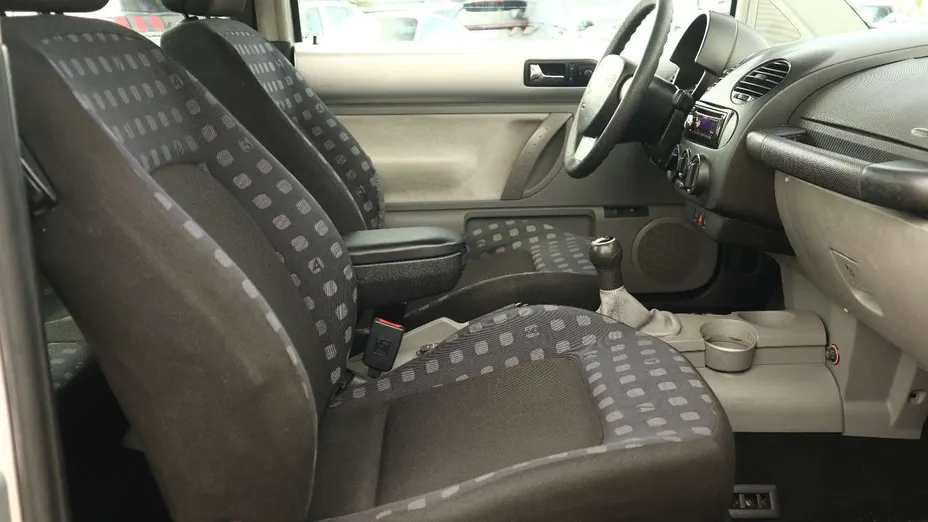 VOLKSWAGEN New Beetle -