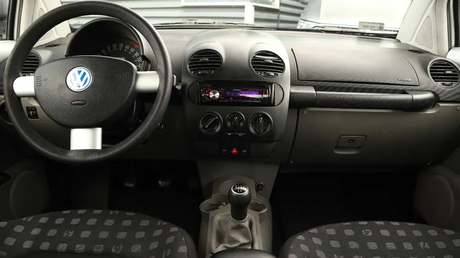 VOLKSWAGEN New Beetle -