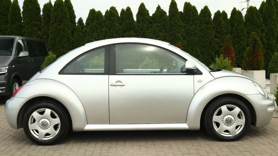 VOLKSWAGEN New Beetle -