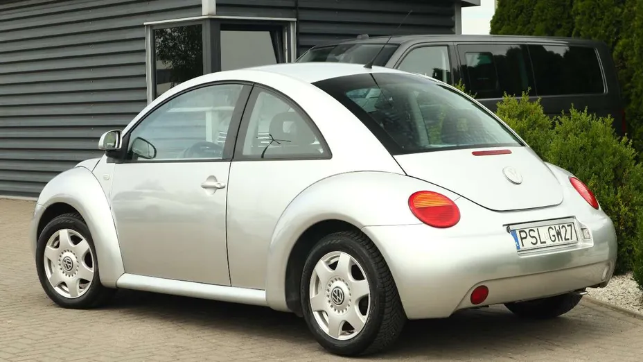 VOLKSWAGEN New Beetle -