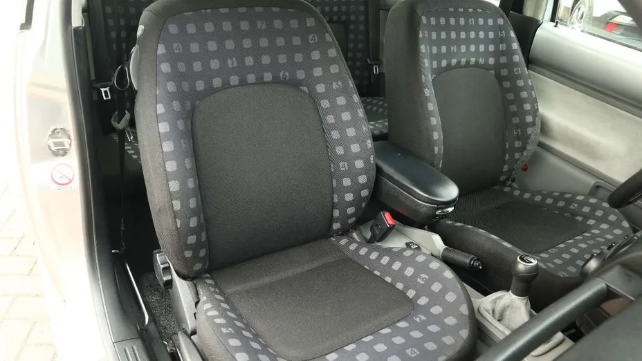VOLKSWAGEN New Beetle -