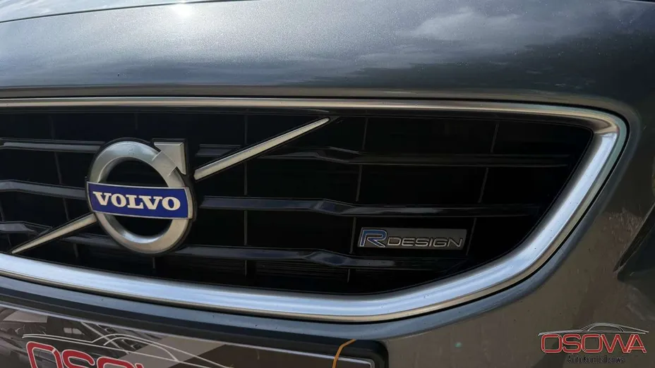 VOLVO V40 -