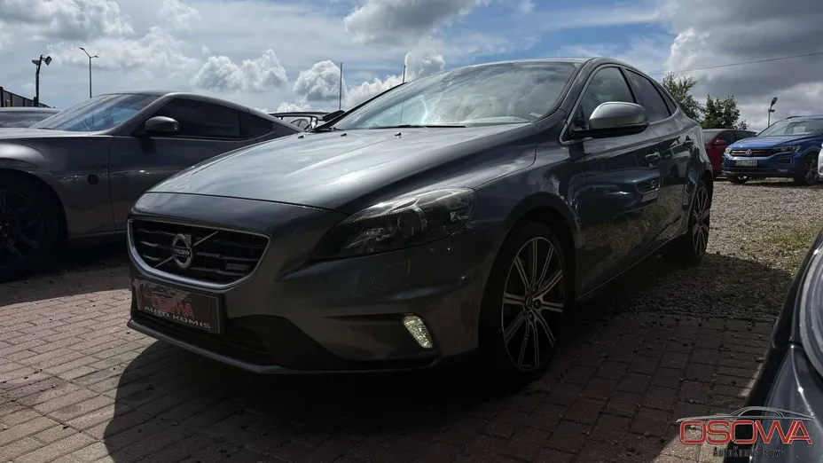 VOLVO V40 -