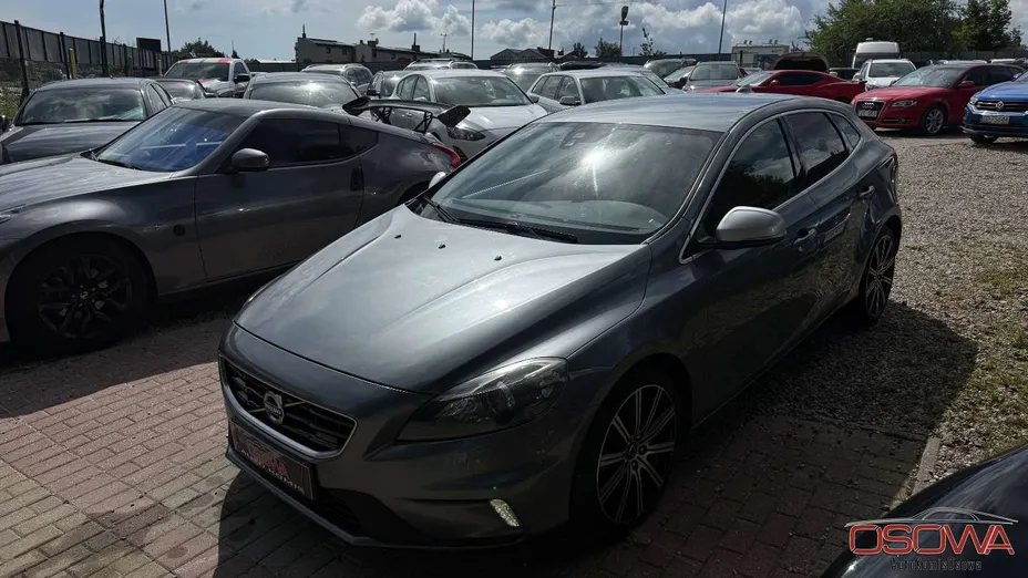 VOLVO V40 -