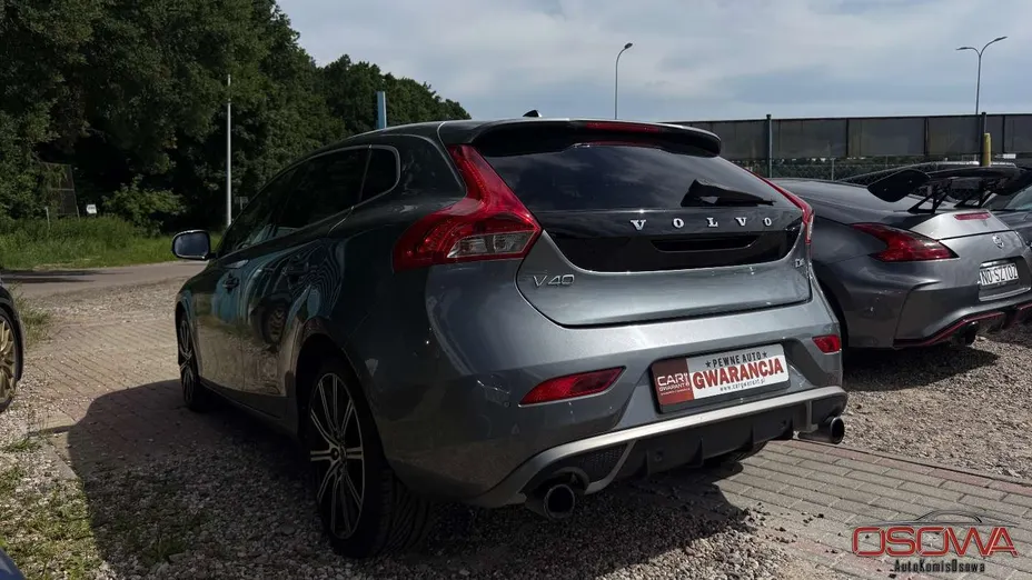 VOLVO V40 -