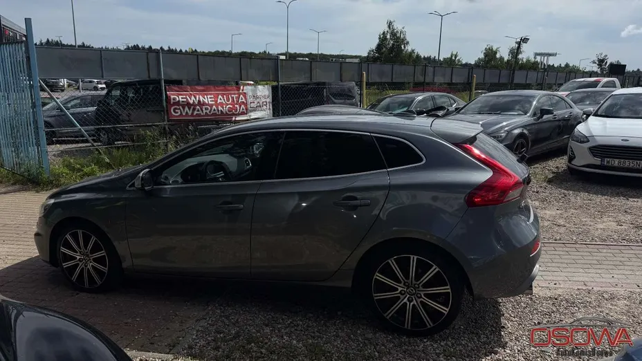 VOLVO V40 -