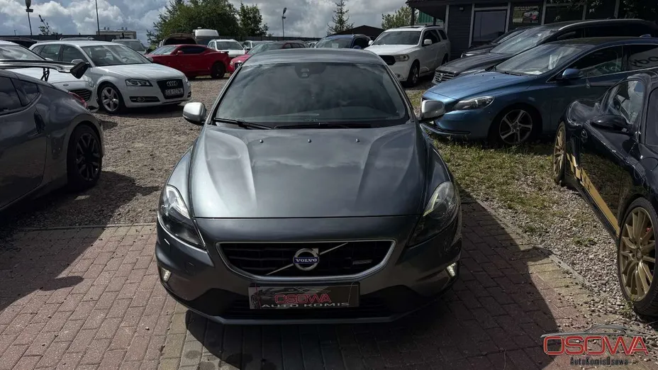 VOLVO V40 -