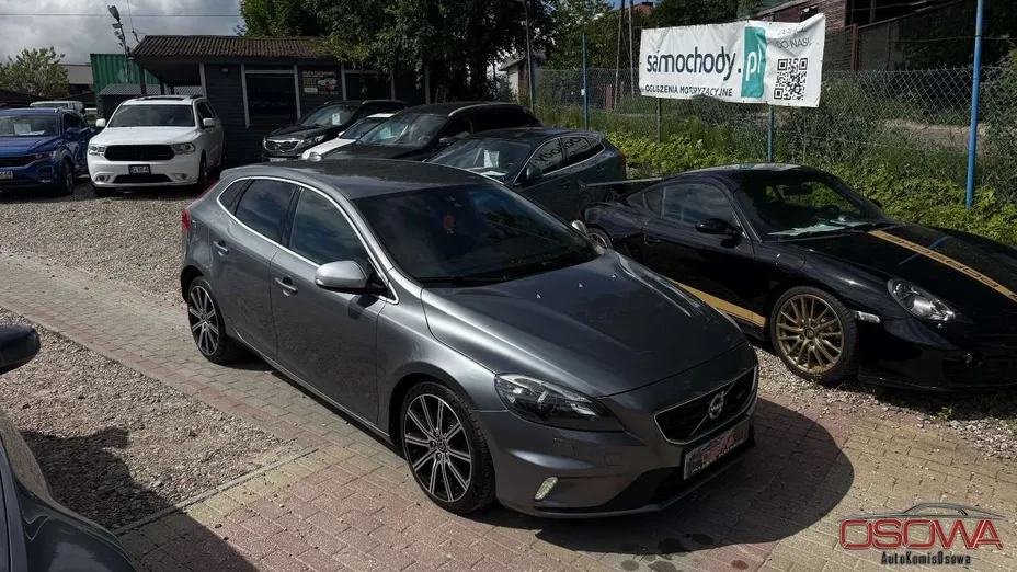 VOLVO V40 -