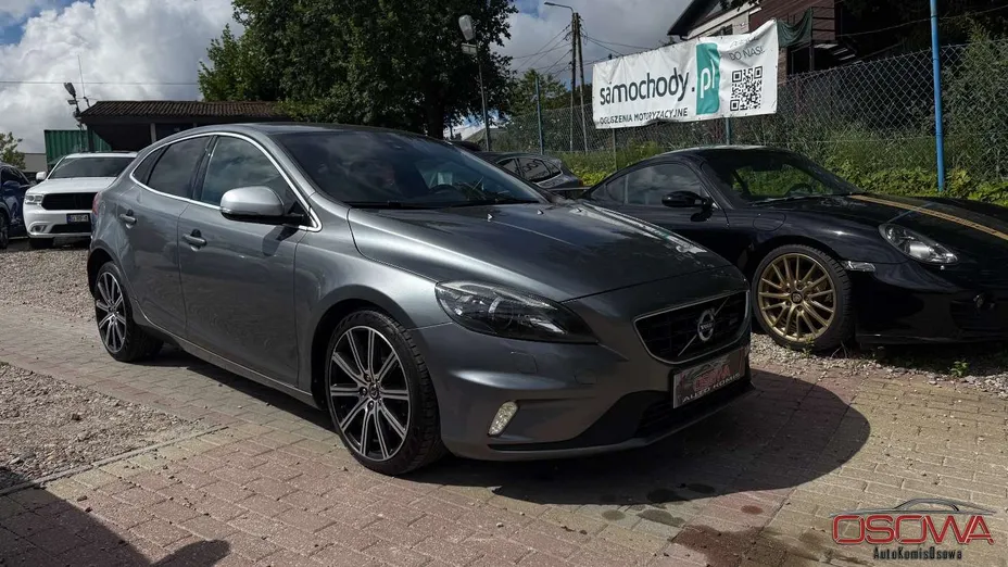 VOLVO V40 -