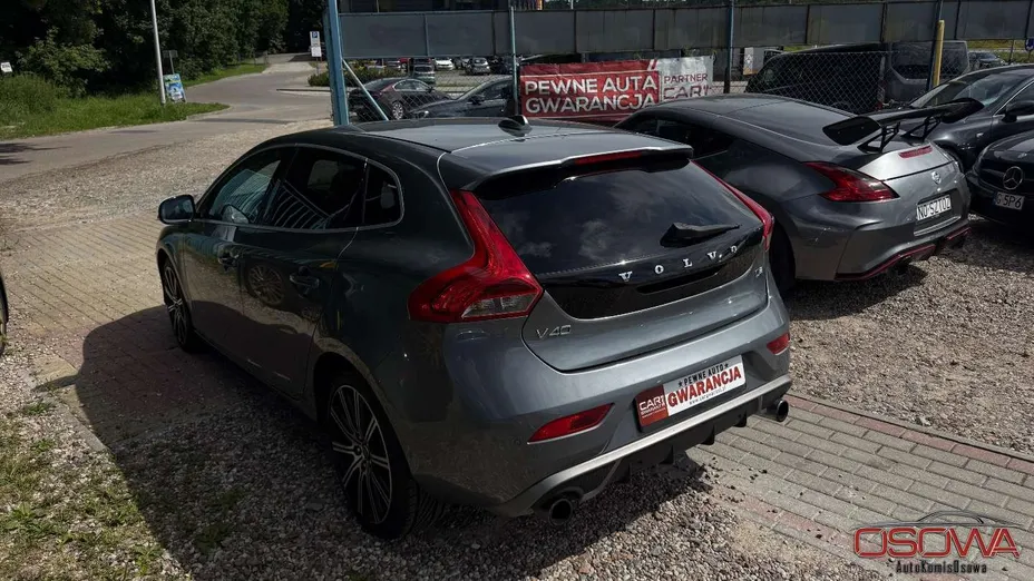 VOLVO V40 -
