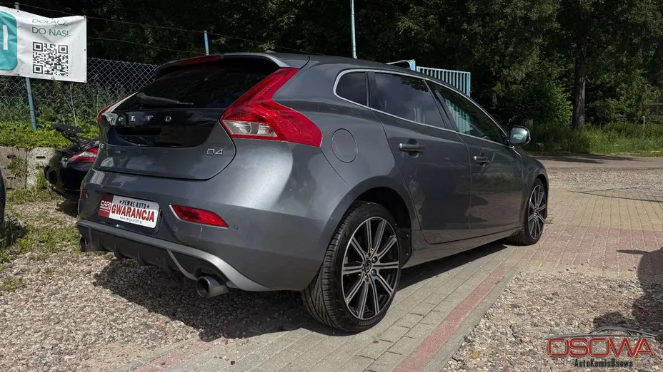 VOLVO V40 -