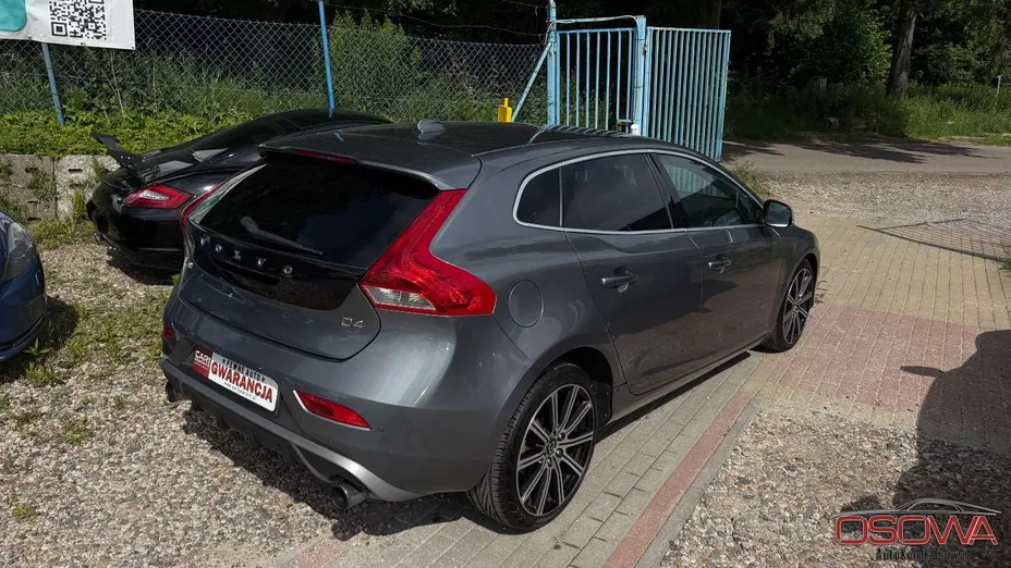 VOLVO V40 -