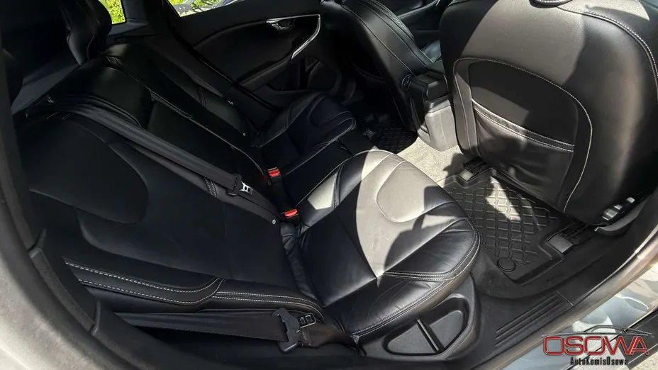 VOLVO V40 -
