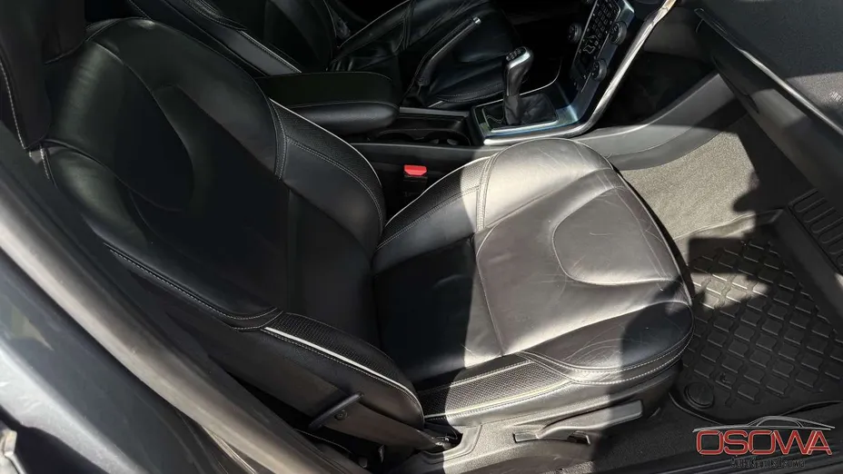 VOLVO V40 -