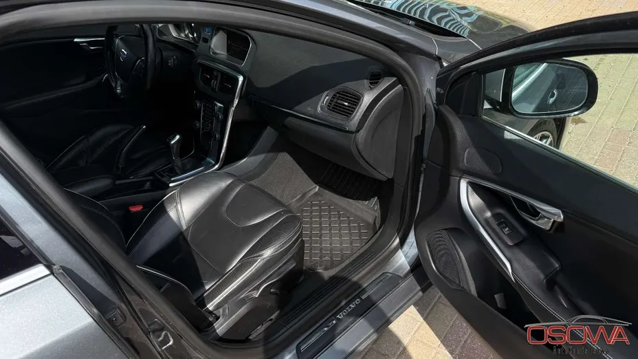 VOLVO V40 -