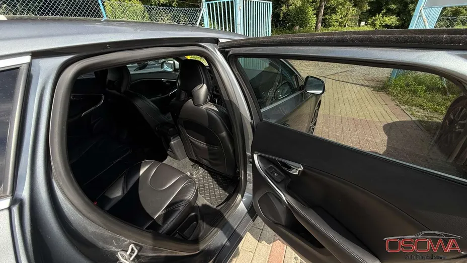 VOLVO V40 -