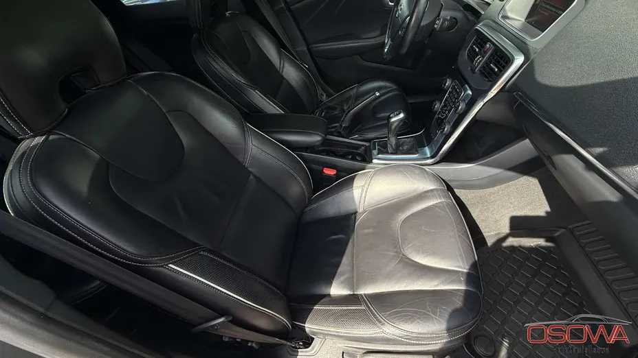 VOLVO V40 -