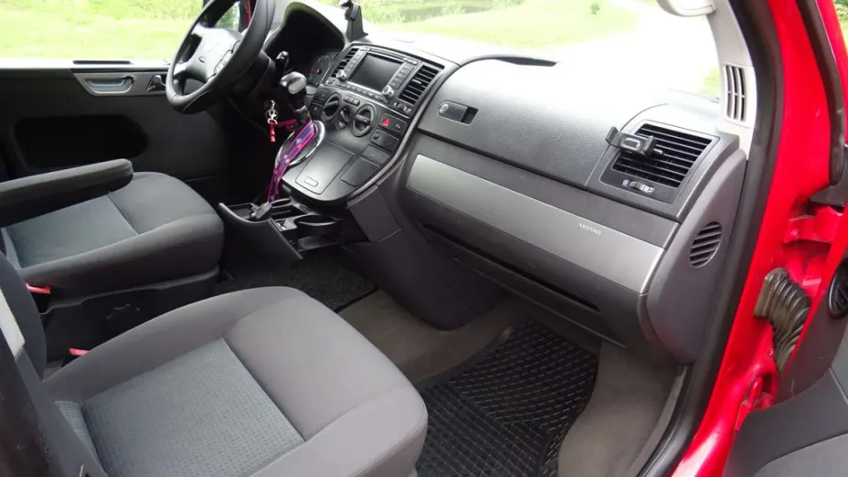 VOLKSWAGEN Multivan -